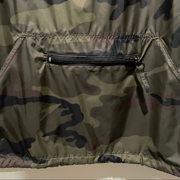 Camo Windbreaker Hooded Pullover. - Picture 3 of 5